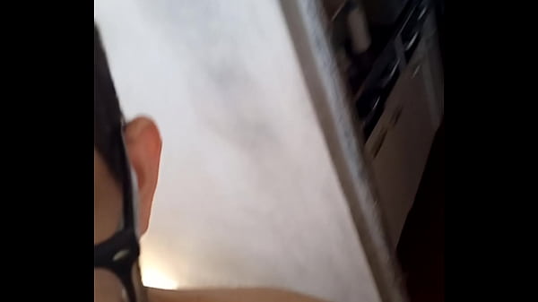 Putinho safado mostrando a bunda