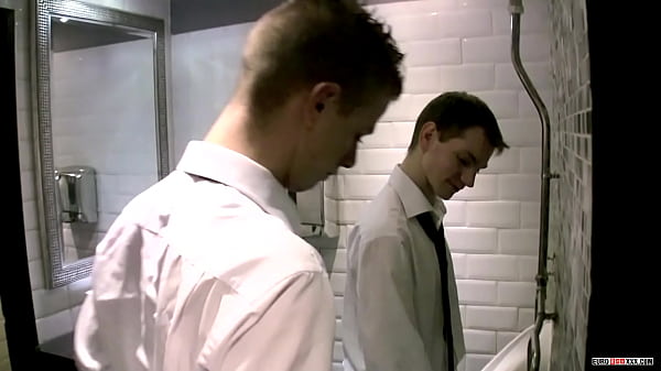 Skinny gay Europeans Sam Slade and Luckas Layton anal fuck