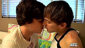 Two twinks fucking in bedroom